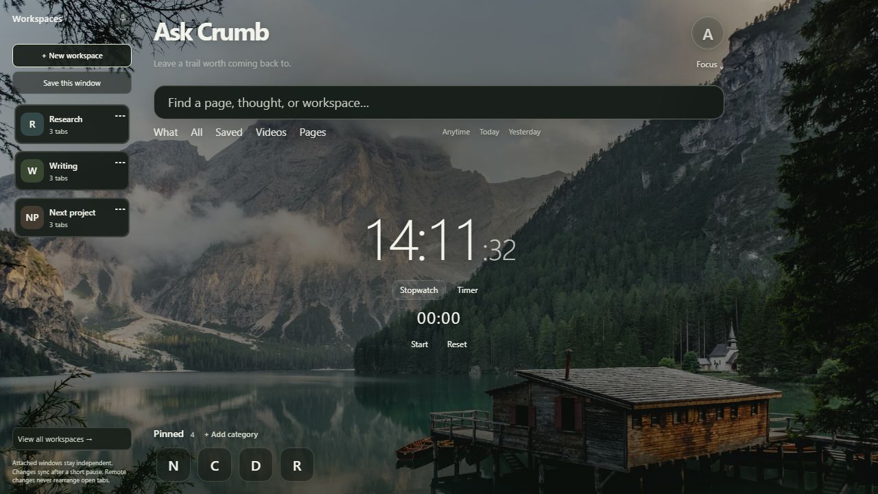 Focus mode with search, Workspaces, Pins and a central clock.